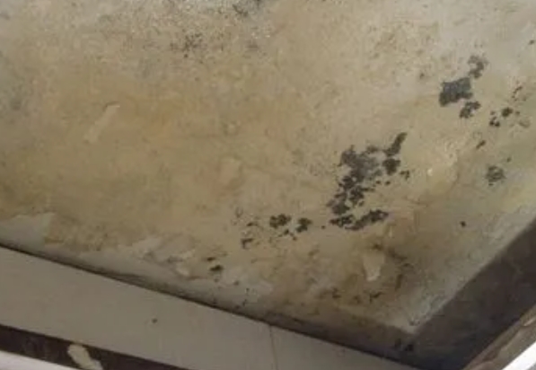 重庆市阳台漏水维修公司分享下重庆市卫生间渗水维修需要注意哪些问题。